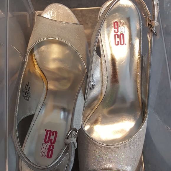 9 & Co Silver Sandals - Picture 5 of 5